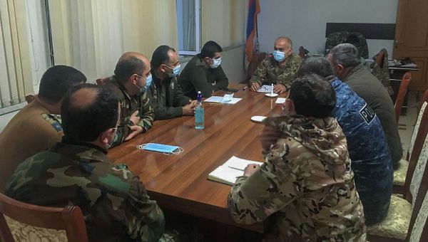 Президент Карабаха Араик Арутюнян во время совещания в Аскеранском районе (13 октября 2020). Карабах - Sputnik Армения