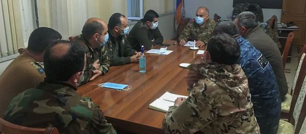 Президент Карабаха Араик Арутюнян во время совещания в Аскеранском районе (13 октября 2020). Карабах - Sputnik Армения