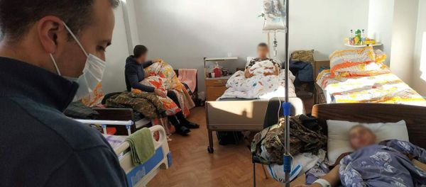 Министр здравоохранения Арсен Торосян и губернатор Гегаркуника Гнел Саносян посетили медцентры в Варденисе и Мартуни (13 октября 2020). Гегаркуник Министр здравоохранения Арсен Торосян и губернатор Гегаркуника Гнел Саносян посетили медцентры в Варденисе и Мартуни (13 октября 2020). Гегаркуник - Sputnik Армения