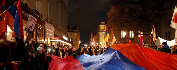 Митинг армянской диаспоры Франции в связи с войной в Карабахе (13 октября 2020). Париж - Sputnik Արմենիա