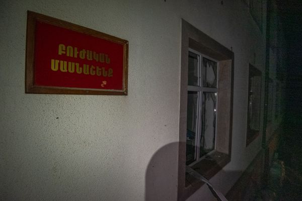 Минобороны обнародовало фото-и видеофакты обстрела больницы в Карабахе Минобороны обнародовало фото-и видеофакты обстрела больницы в Карабахе - Sputnik Армения
