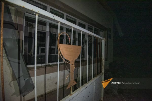 Минобороны обнародовало фото-и видеофакты обстрела больницы в Карабахе Минобороны обнародовало фото-и видеофакты обстрела больницы в Карабахе - Sputnik Армения