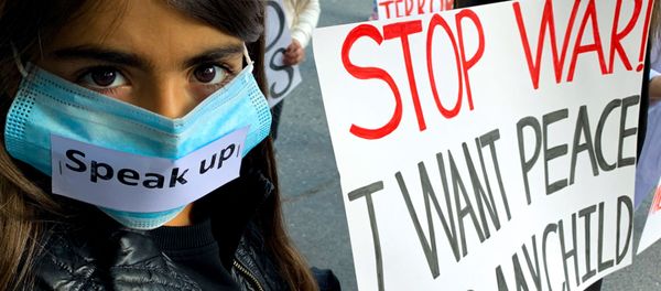 Безмолвная акция протеста против молчания международного сообщества перед зданием посольства России (15 октября 2020). Еревaн Безмолвная акция протеста против молчания международного сообщества перед зданием посольства России (15 октября 2020). Еревaн - Sputnik Արմենիա