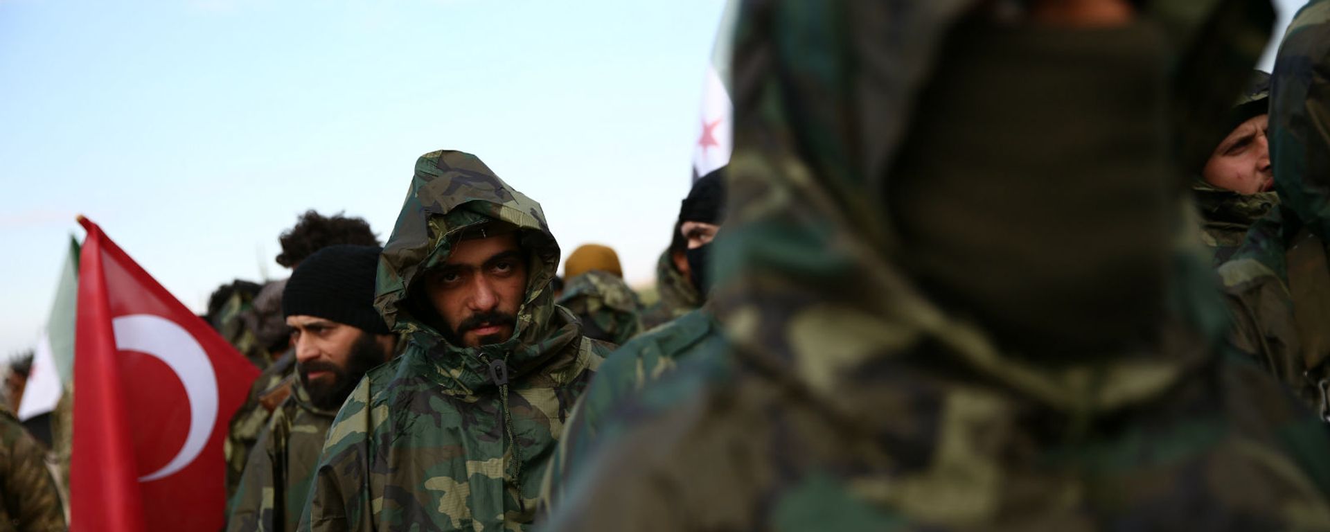 Поддерживаемые Турцией сирийские боевики собираются во время военных учений на севере провинции Алеппо (29 декабря 2018). Сирия - Sputnik Армения, 1920, 23.10.2020