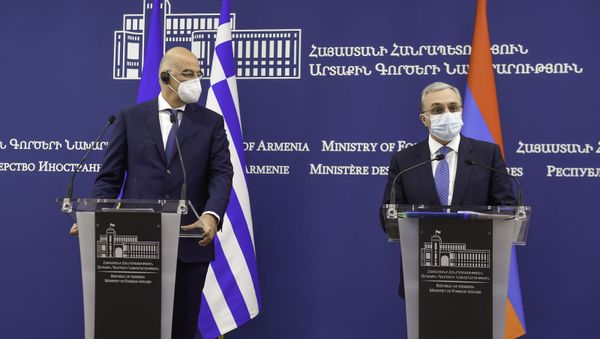 Пресс-конференция министров иностранных дел Армении и Греции Зограба Мнацаканяна (справа) и Никоса Дендиаса (16 октября 2020). Еревaн Пресс-конференция министров иностранных дел Армении и Греции Зограба Мнацаканяна (справа) и Никоса Дендиаса (16 октября 2020). Еревaн - Sputnik Армения