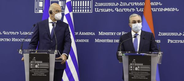 Пресс-конференция министров иностранных дел Армении и Греции Зограба Мнацаканяна (справа) и Никоса Дендиаса (16 октября 2020). Еревaн Пресс-конференция министров иностранных дел Армении и Греции Зограба Мнацаканяна (справа) и Никоса Дендиаса (16 октября 2020). Еревaн - Sputnik Армения