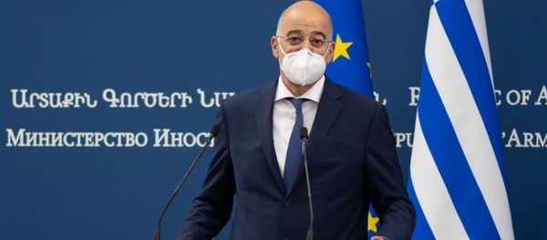 Пресс-конференция министров иностранных дел Армении и Греции Зограба Мнацаканяна (справа) и Никоса Дендиаса (16 октября 2020) (16 октября 2020). Еревaн Пресс-конференция министров иностранных дел Армении и Греции Зограба Мнацаканяна (справа) и Никоса Дендиаса (16 октября 2020) (16 октября 2020). Еревaн - Sputnik Армения