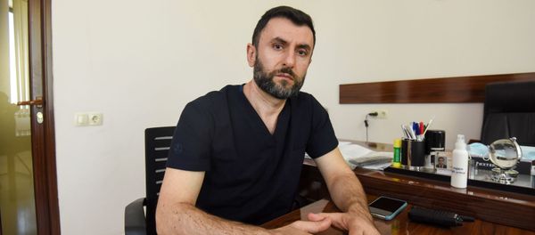 Врач–доброволец из Москвы Шаген Даниелян Врач–доброволец из Москвы Шаген Даниелян - Sputnik Армения