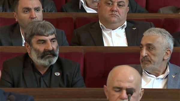 Рустам Гаспарян (слева) на заседании союза добровольцев Еркрапа (7 апреля 2019). Еревaн Рустам Гаспарян (слева) на заседании союза добровольцев Еркрапа (7 апреля 2019). Еревaн - Sputnik Армения