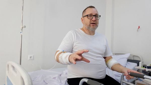 Военный обозреватель Юрий Котенок в медцентре Эребуни (16 октября 2020). Еревaн - Sputnik Արմենիա