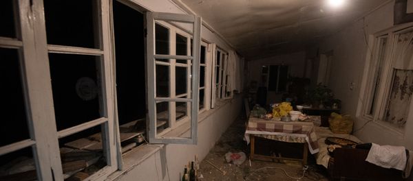 Попавший под обстрел дом в селе Шош (16 октября 2020). Карабах Попавший под обстрел дом в селе Шош (16 октября 2020). Карабах - Sputnik Արմենիա