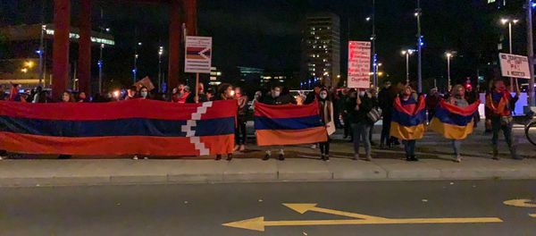 Демонстрация в поддержку Армении и Карабаха у Европейского бюро ООН в Женеве (16 октября 2020). Швейцария - Sputnik Արմենիա