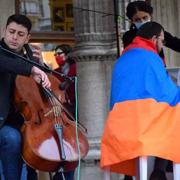 Վիեննայի օպերայի մոտ հայերը «երաժշտական ցույց» են կազմակերպել. լուսանկարներ - Sputnik Արմենիա