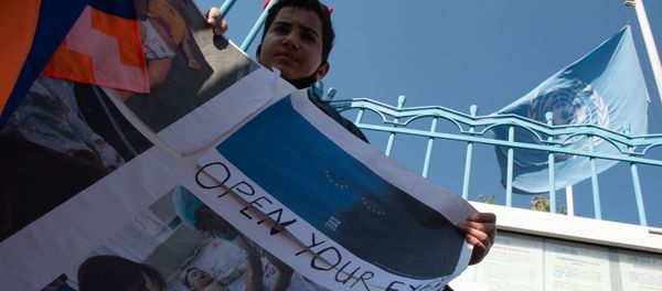 Акция протеста прошла в столице у здания ООН (19 октября 2020). Еревaн Акция протеста прошла в столице у здания ООН (19 октября 2020). Еревaн - Sputnik Армения