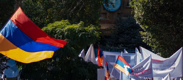 Акция протеста прошла в столице у здания ООН (19 октября 2020). Еревaн - Sputnik Արմենիա