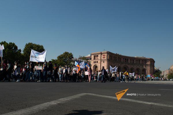 Բողոքի երթ Երևանում - Sputnik Արմենիա