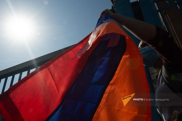 Բազմամարդ բողոքի ակցիա Երևանում ՄԱԿ-ի գրասենյակի դիմաց - Sputnik Արմենիա