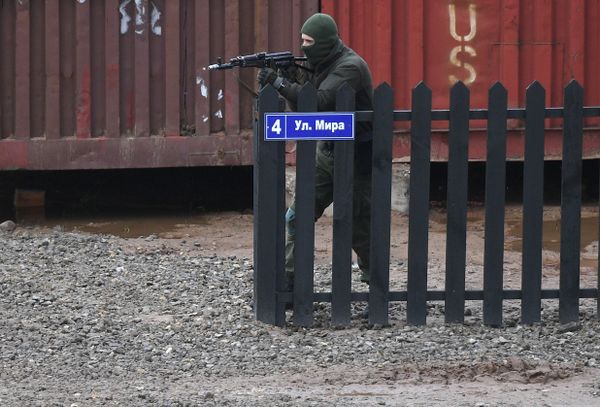 Военнослужащий во время командно-штабных учений ОДКБ Нерушимое братство 2020 на полигоне Лосвидо под Витебском Военнослужащий во время командно-штабных учений ОДКБ Нерушимое братство 2020 на полигоне Лосвидо под Витебском - Sputnik Армения