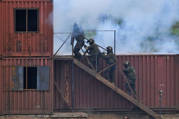 Военнослужащие во время командно-штабных учений ОДКБ Нерушимое братство 2020 на полигоне Лосвидо под Витебском Военнослужащие во время командно-штабных учений ОДКБ Нерушимое братство 2020 на полигоне Лосвидо под Витебском - Sputnik Армения