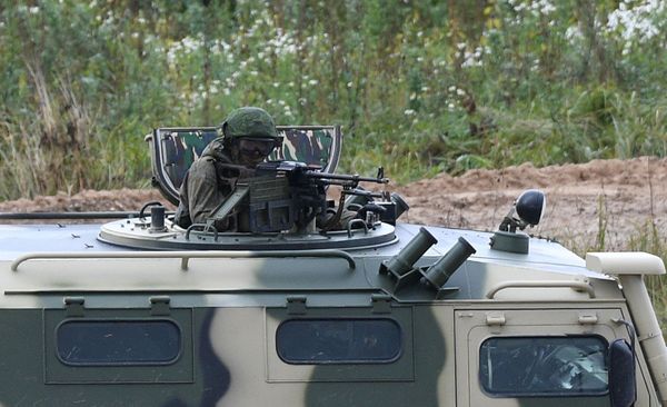 Военнослужащие во время командно-штабных учений ОДКБ Нерушимое братство 2020 на полигоне Лосвидо под Витебском Военнослужащие во время командно-штабных учений ОДКБ Нерушимое братство 2020 на полигоне Лосвидо под Витебском - Sputnik Армения