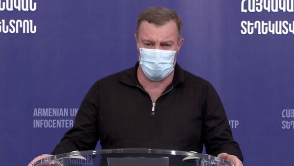 Брифинг с участием отца Альберта Ованнисяна - Артака Ованнисяна (19 октября 2020). Еревaн - Sputnik Արմենիա