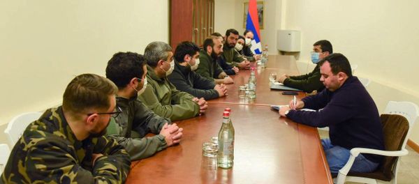 Президент НКР Араик Арутюнян принял депутатов фракции «Мой шаг» НС РА во главе с Араратом Мирзояном (20 октября 2020). Степанакерт - Sputnik Արմենիա