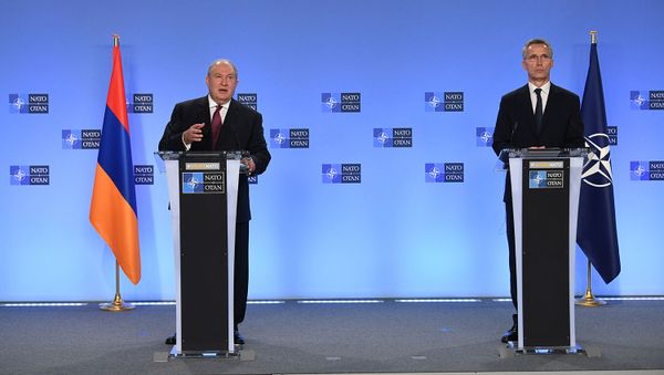 Совместная пресс-конференция президента Армении Армена Саркисяна и генерального секретаря НАТО Йенса Столтенберга (21 октября 2020). Брюссель - Sputnik Армения