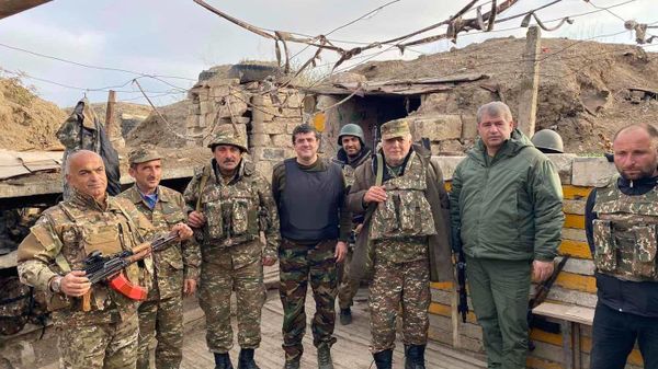 Президент НКР Араик Арутюнян на передовой Президент НКР Араик Арутюнян на передовой - Sputnik Արմենիա