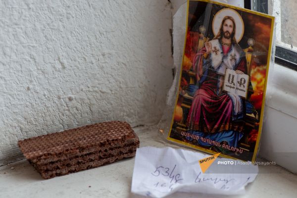Расфасовка гуманитарной помощи в одном из центров в Горисе - Sputnik Армения