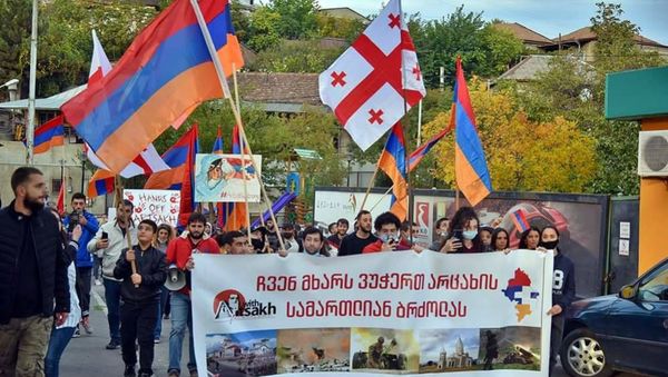Второй марш тбилисских армян в поддержку армянской армии (23 октября 2020). Тбилиси Второй марш тбилисских армян в поддержку армянской армии (23 октября 2020). Тбилиси - Sputnik Армения