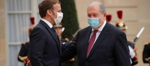 Президенты Армении и Франции Армен Саркисян и Эммануэль Макрон на встрече в Елисейском дворце (22 октября 2020). Париж - Sputnik Արմենիա