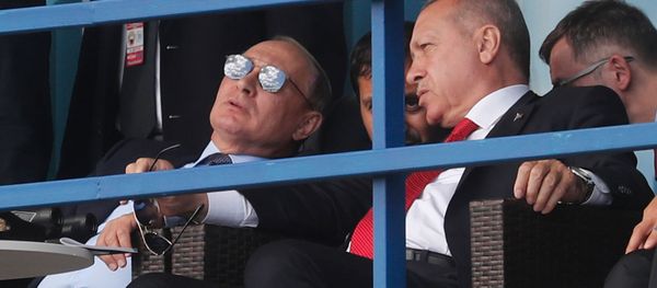 Президенты России и Турции Владимир Путин и Реджеп Тайип Эрдоган в день открытия Международного авиационно-космического салона МАКС-2019 (27 августа 2019). Жуковский Президенты России и Турции Владимир Путин и Реджеп Тайип Эрдоган в день открытия Международного авиационно-космического салона МАКС-2019 (27 августа 2019). Жуковский - Sputnik Армения