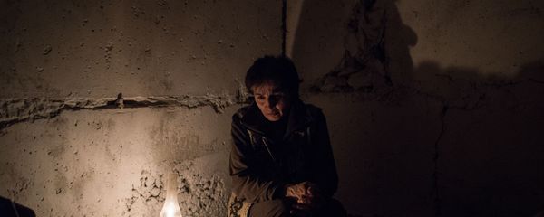Женщина у керосиновой лампы в подвале дома из-за обстрелов Степанакерта (19 октября 2020). Карабах - Sputnik Արմենիա