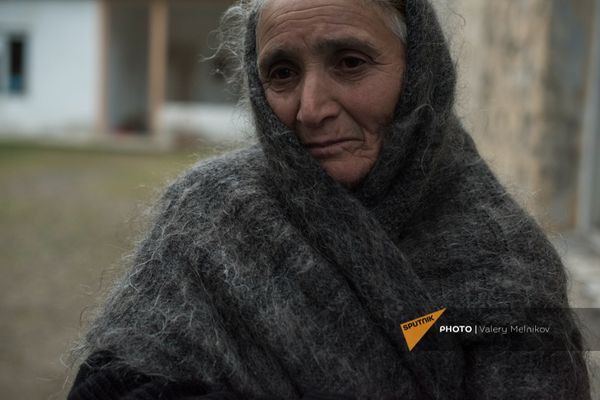 Ստեփանակերտի դպրոցի շենքում թաքնված կին (2020 թվականի հոկտեմբերի 21) - Sputnik Արմենիա