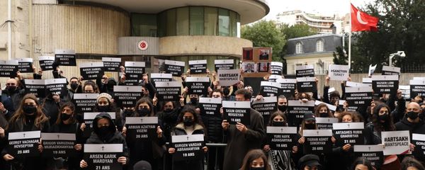 Армяне провели акцию протеста перед турецким посольством во Франции (25 октября 2020). Париж - Sputnik Արմենիա