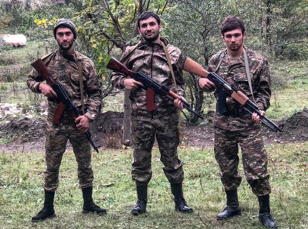 Если не я, то кто? Армянские спортсмены - о непростых буднях на передовой в Карабахе Если не я, то кто? Армянские спортсмены - о непростых буднях на передовой в Карабахе - Sputnik Армения