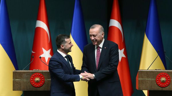 Президенты Украины и Турции Владимир Зеленский и Реджеп Тайип Эрдоган после их совместной пресс-конференции (7 августа 2019). Анкара - Sputnik Армения