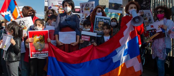 Акция протеста женщин и детей Карабаха у представительства ЕС в Армении (26 октября 2020). Еревaн - Sputnik Արմենիա