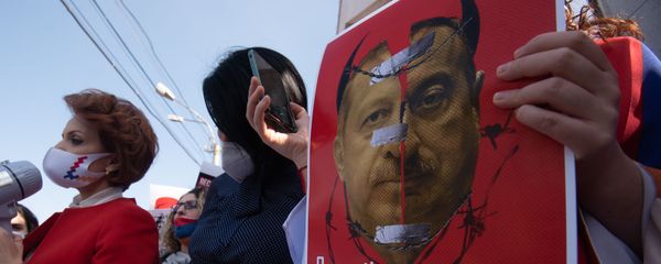 Акция протеста женщин и детей Карабаха у представительства ЕС в Армении (26 октября 2020). Еревaн - Sputnik Армения