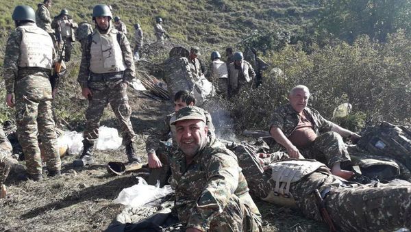 Ваагн Чахалян на передовой - Sputnik Արմենիա