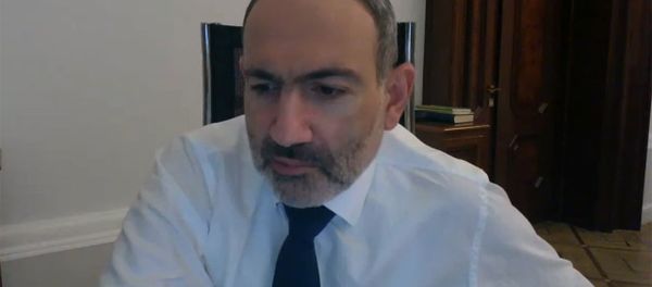 Премьер-министр Никол Пашинян во время прямого эфира (26 октября 2020). Еревaн - Sputnik Արմենիա