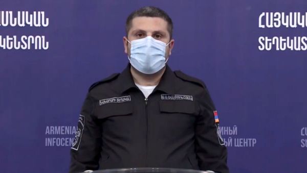 Брифинг представителя Минобороны РА Арцруна Ованнисяна и заместителя министра по чрезвычайным ситуациям Армена Памбухчяна (26 октября 2020). Еревaн - Sputnik Արմենիա