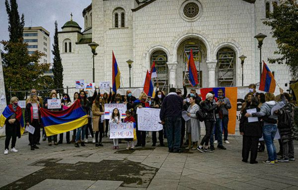 Слепые видят больше: демонстрация в поддержку Карабаха прошла в Белграде - Sputnik Армения