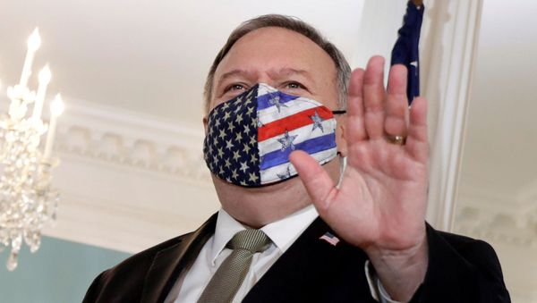 Госсекретарь США Майк Помпео перед встречей с министром иностранных дел Румынии Богданом Ауреску в Государственном департаменте (19 октября 2020). Вашингтон - Sputnik Армения