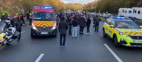 Стычка армян и турок во время акции протеста в Париже (28 октября 2020). Франция - Sputnik Արմենիա