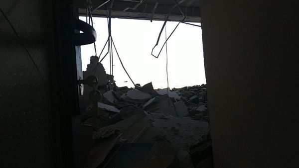 Последствия обстрела здания роддома в Степанакерте (28 октября 2020). Карабах - Sputnik Армения