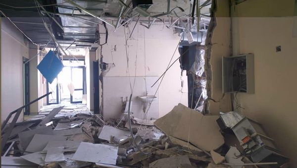 Последствия обстрела здания роддома в Степанакерте (28 октября 2020). Карабах - Sputnik Армения