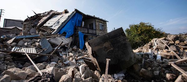 Последствия обстрела Степанакерта (28 октября 2020). Карабах - Sputnik Армения