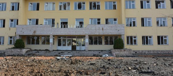 Последствия обстрелов Шуши (28 октября 2020). Карабах - Sputnik Արմենիա