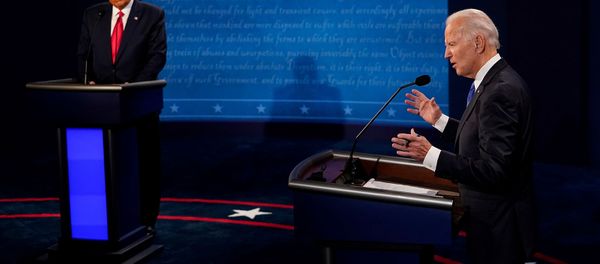 Кандидат в президенты США от Демократической партии Джо Байден и президент США Дональд Трамп принимают участие во второй президентской кампании 2020 года в дебатах в Университете Белмонт (22 октября 2020). Нэшвилль - Sputnik Արմենիա